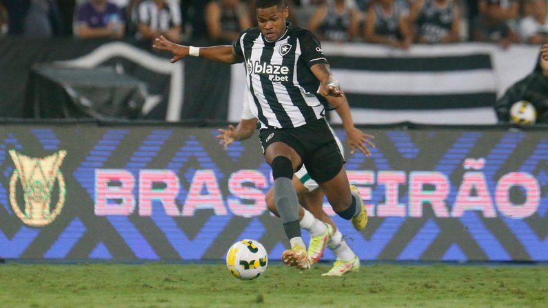 Fortaleza vai pagar R$ 3,7 milhões para comprar Júnior Santos, ex-Botafogo
