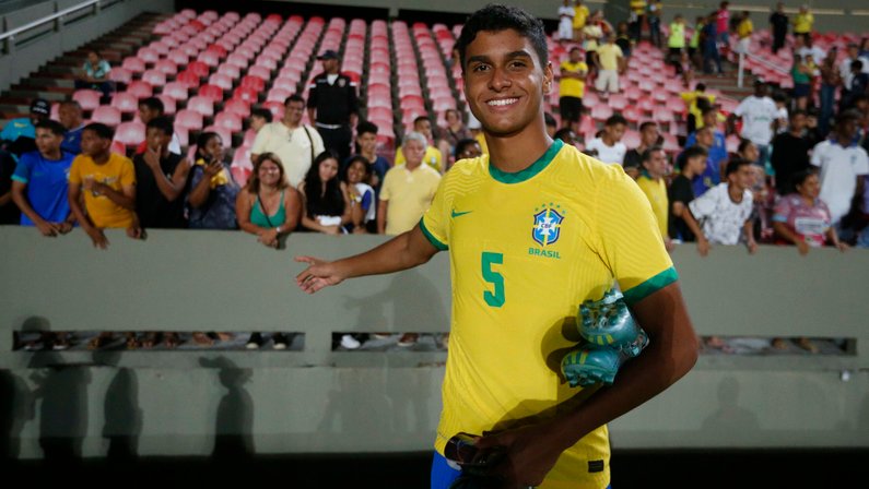 Bernardo Valim, do Botafogo, é convocado para período de treinos na Seleção Brasileira sub-17