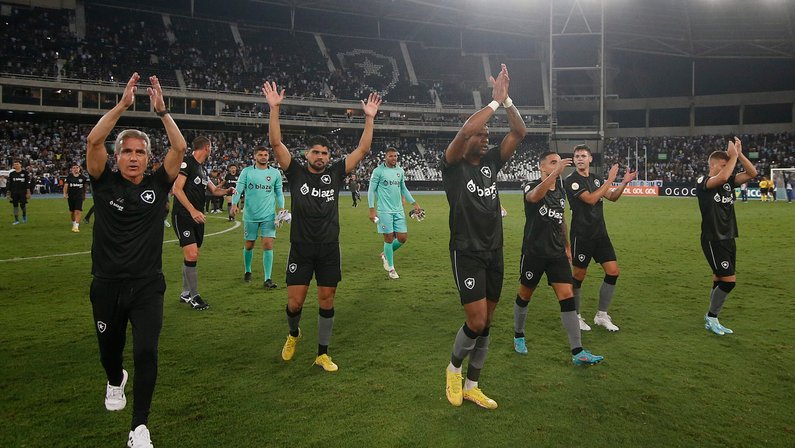 Narrador exalta: ‘O Botafogo está grandão, chegando bem para 2023. Imagina se confirmar Libertadores’