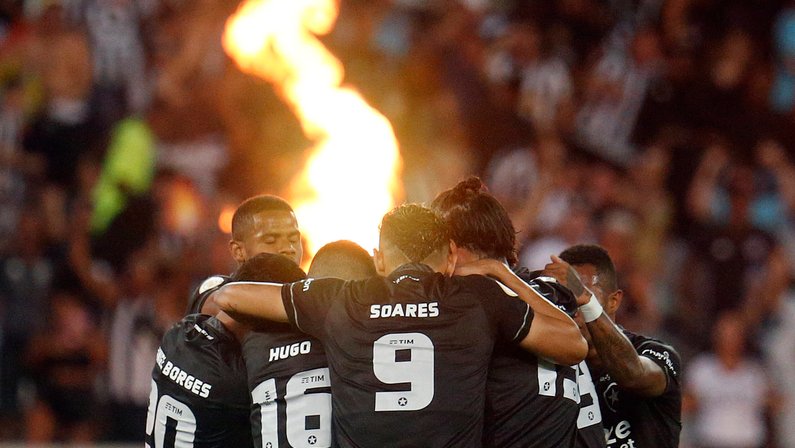 Elenco do Botafogo acumula rótulos com razão