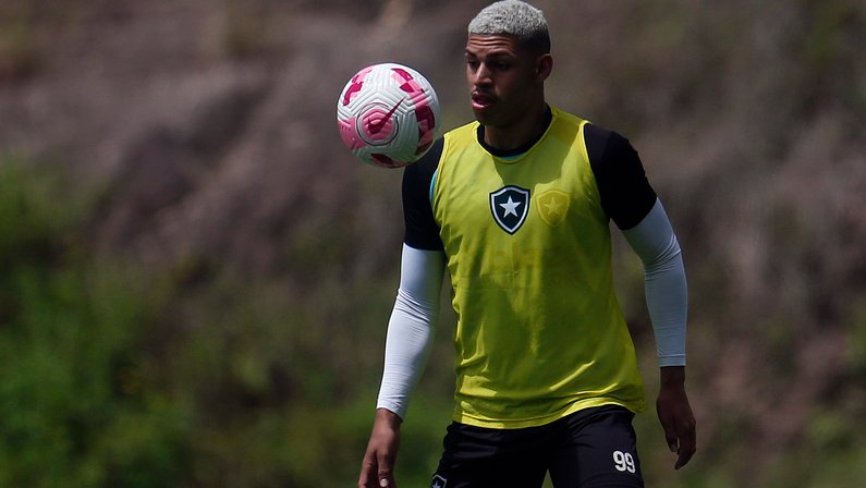 Luis Henrique estende contrato com o Botafogo por mais seis meses