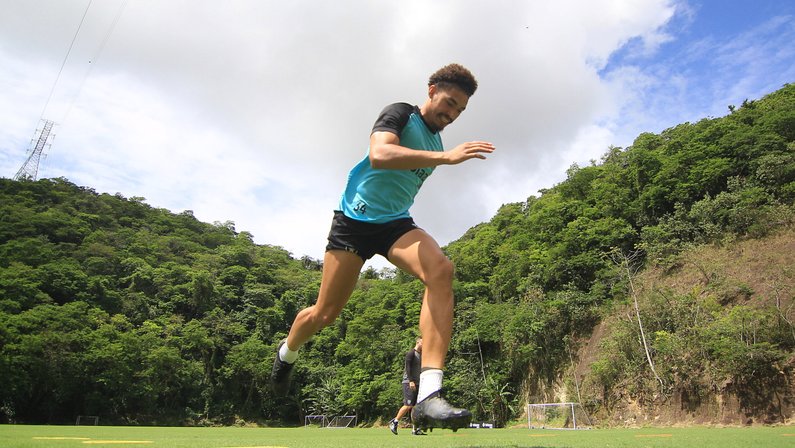 Adryelson e Gabriel Pires voltam a treinar com o grupo no Botafogo; Gatito inicia transição