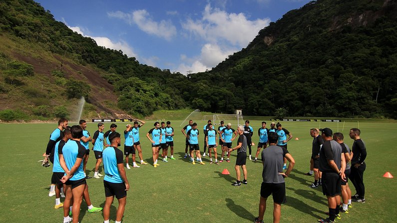 Com quatro do time B, Botafogo treina com 25 jogadores na véspera de jogo contra o Volta Redonda; veja opções