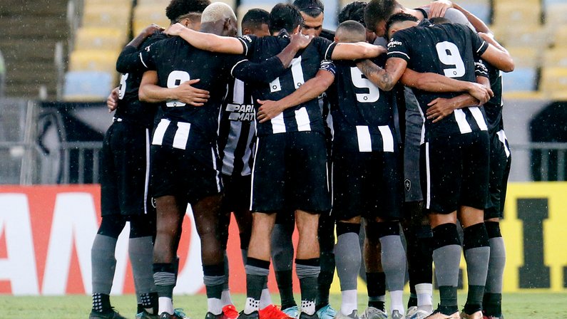 Análise: sem a bola, Botafogo acerta o contra-ataque para vencer o Fluminense no primeiro clássico do Carioca