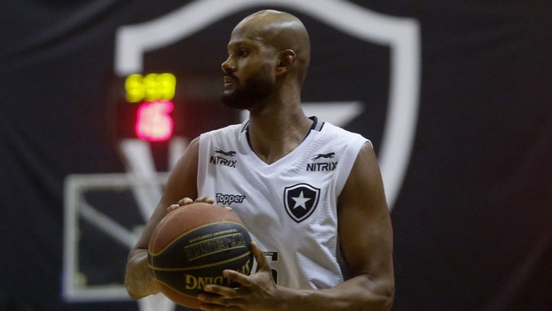 Justiça veta inclusão de jogador de basquete em RCE do Botafogo; SAF responde apenas pelo futebol