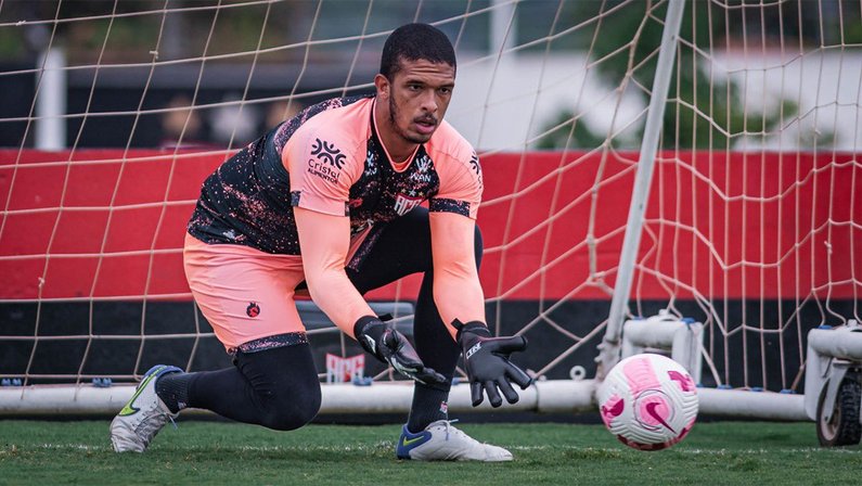 Atlético-GO não consegue contratação em definitivo e renova empréstimo de Diego Loureiro junto ao Botafogo