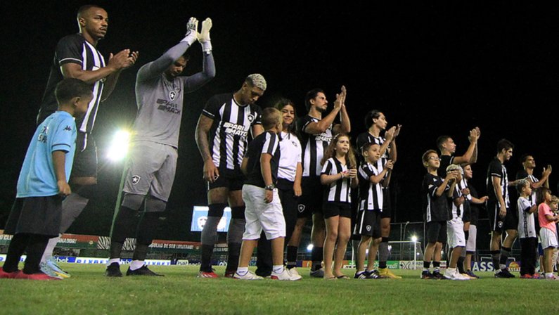 Elenco em Botafogo x Madureira | Campeonato Carioca 2023