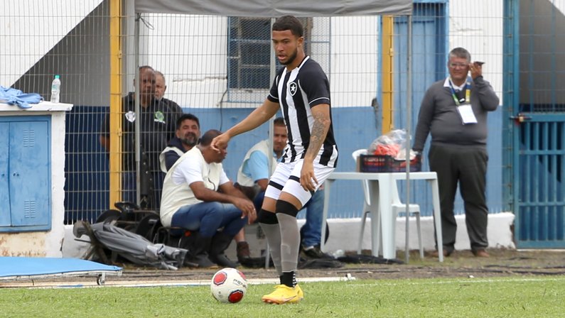 Volante do sub-20 do Botafogo, Felipe Vieira pode ser emprestado ao Boavista