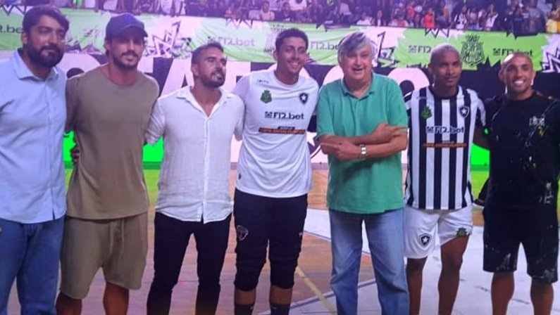 Gabriel Pires e Marçal prestigiam desafio de futebol X1 em General Severiano, sede do Botafogo