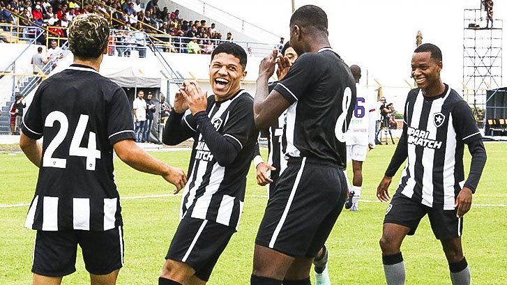 Análise: Botafogo vence mais uma na Copinha com Léo Pedro pedindo passagem no time titular