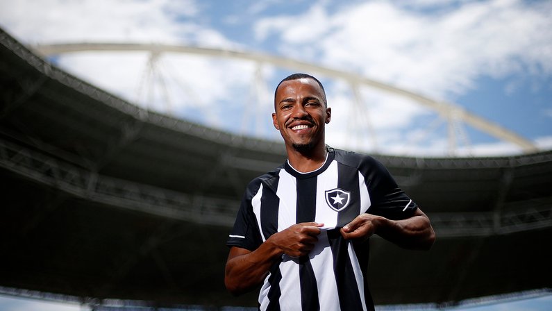 Marlon Freitas celebra acerto com o Botafogo: ‘Não pensei duas vezes. É um sonho realizado’