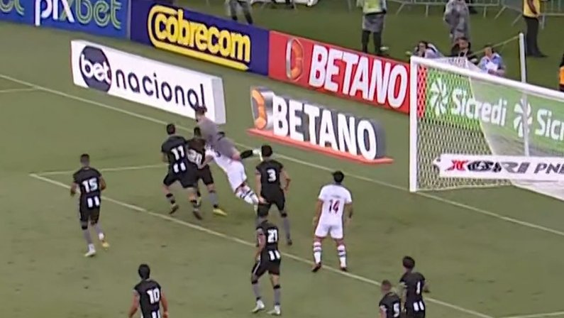 ‘Central do Apito’ critica VAR de Fluminense x Botafogo, diz que Rafael deveria ter sido expulso e que Lucas Perri cometeu pênalti no fim