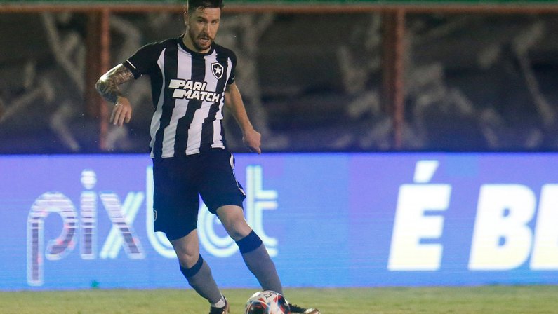 Jogador do Nova Iguaçu se impressiona com Gustavo Sauer, do Botafogo: ‘Me chamou atenção’