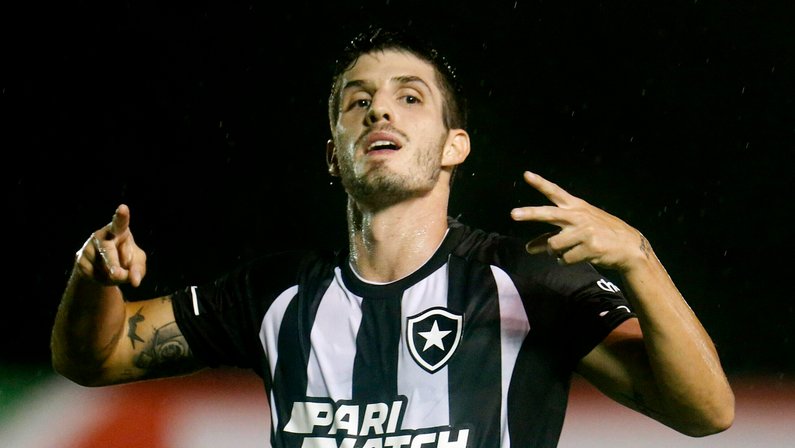 Lucas Piazon fica sem contrato com o Botafogo; três emprestados têm vínculos reativados no clube