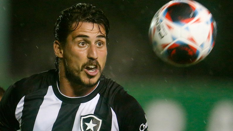 Gabriel Pires é o jogador com maior minutagem no Botafogo em 2023; veja ranking