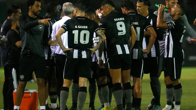 Fora do G-4, Botafogo aparece com mais chances de classificação às semifinais do Carioca do que Vasco e Volta Redonda