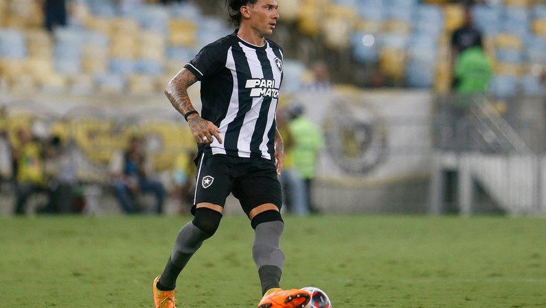 Victor Cuesta é o único do Botafogo em seleção da galera da Taça Guanabara