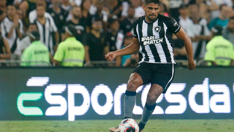 Em baixa, Daniel Borges recebe sondagens e pode sair do Botafogo