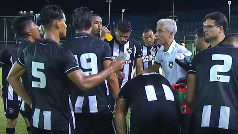 Elenco e Luís Castro em Botafogo x Nova Iguaçu | Campeonato Carioca 2023