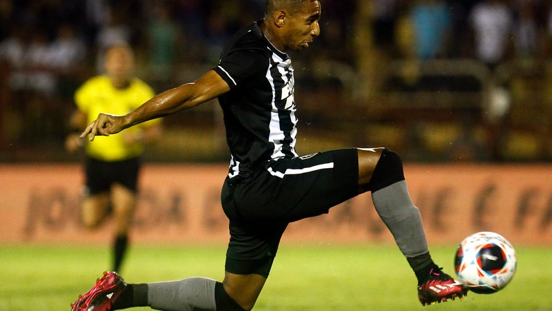 Com volta de Victor Sá, Botafogo divulga relacionados para jogo com a Portuguesa