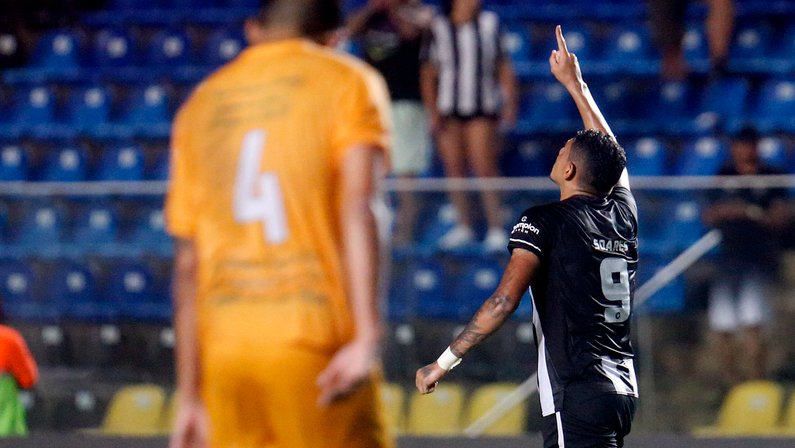Tiquinho Soares, do Botafogo, entra na seleção da segunda fase da Copa do Brasil