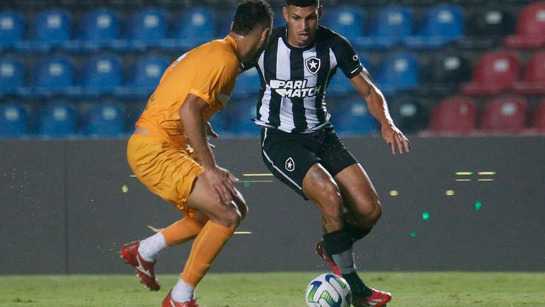 Luis Henrique ‘reivindica’ um dos gols de Tiquinho e destaca ‘vontade de jogar’ no Botafogo