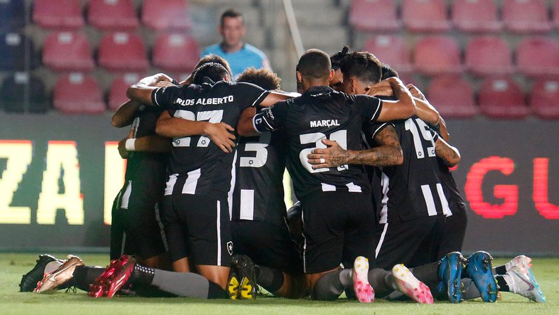 Comentarista aponta ponto de preocupação no Botafogo: ‘Clube vive incerteza sobre o que terá de investimento e quais os próximos passos do projeto’