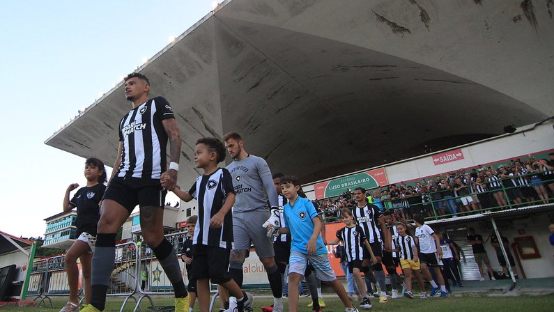 Pitacos: críticas a Luís Castro são justas no Botafogo, mas não podem se restringir a ele