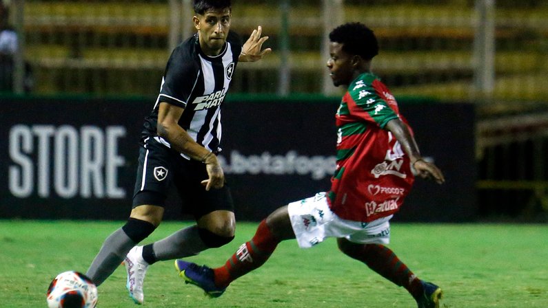 Loffredo se incomoda com fala de Luís Castro no Botafogo: ‘Não dá para engolir essa história de time em evolução’