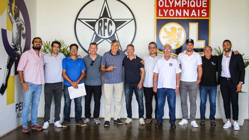 Presidente do Botafogo, Durcesio Mello acompanha comitiva do Lyon em visita ao Resende