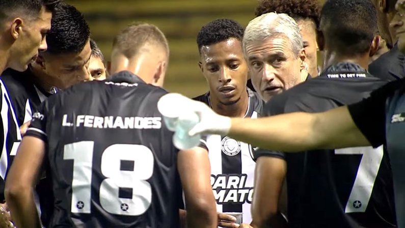 Luís Castro e elenco em Botafogo x Portuguesa | Campeonato Carioca 2023