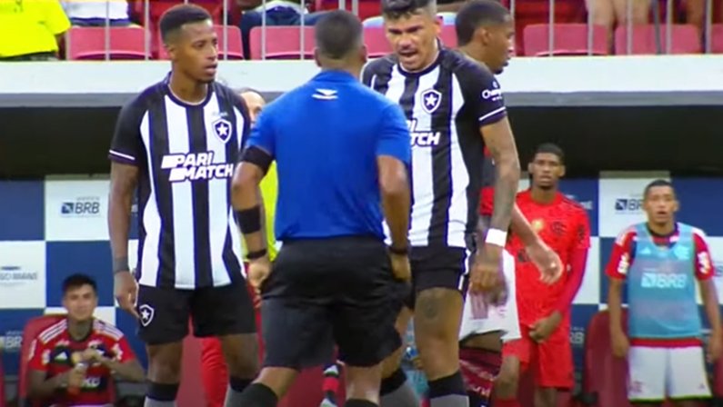 Expulsão de Tiquinho Soares em Botafogo x Flamengo | Campeonato Carioca 2023