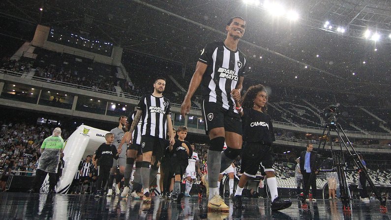 Danilo Barbosa está evoluindo bem no Botafogo; já merece a titularidade?