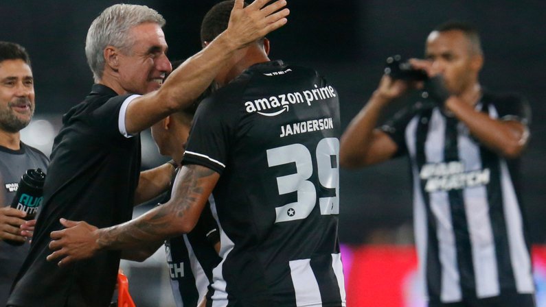 Comentarista: ‘Botafogo está encontrando jeito de jogar e chega em seu melhor momento na temporada para clássico com Flamengo’