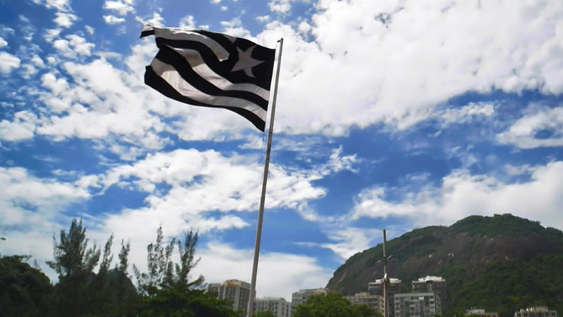 Bandeira do Botafogo em General Severiano