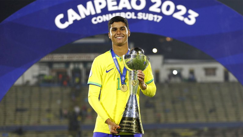 Bernardo Valim, do Botafogo, campeão do Sul-Americano Sub-17 com a Seleção Brasileira em 2023