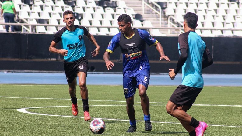 Com não relacionados e time B, Botafogo empata em jogo-treino no Nilton Santos