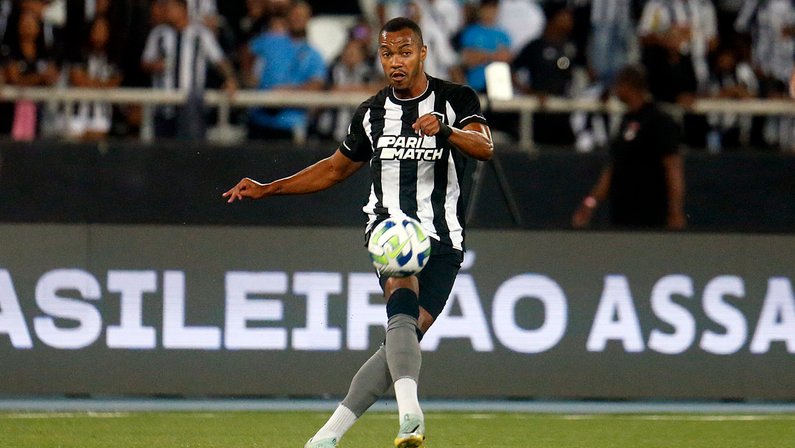 Opções no elenco do Botafogo animam Marlon Freitas: ‘Não temos só um time. Essa competitividade é muito boa, potencializa todo mundo’