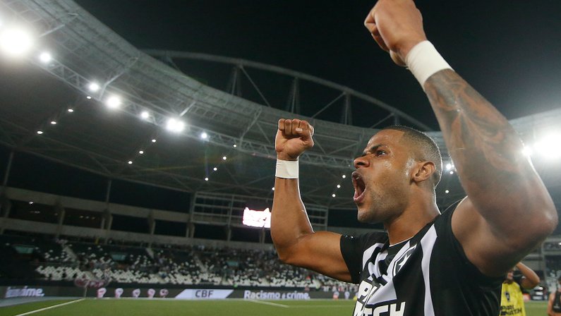 Júnior Santos: ‘Botafogo está forte dentro e fora de campo, isso tem ajudado’