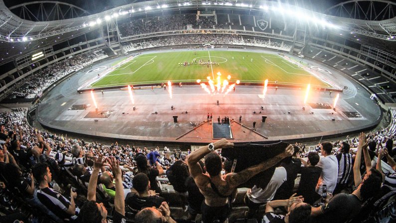 Torcida em Botafogo x Fluminense no Estádio Nilton Santos pelo Campeonato Brasileiro-2023