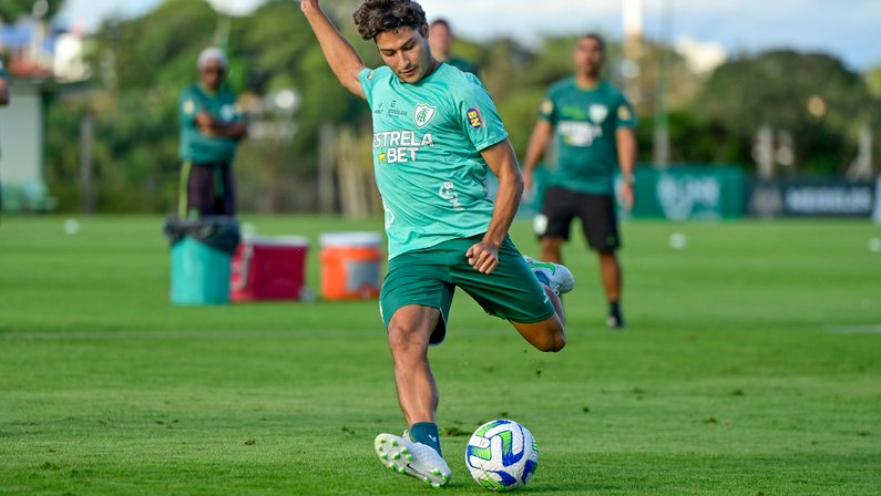 Marcinho, do América-MG, enfrenta Botafogo pela primeira vez e comenta reencontro