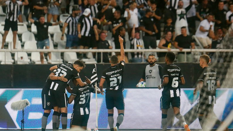 Análise: em forte atuação coletiva, Botafogo marca cedo e domina totalmente o América-MG