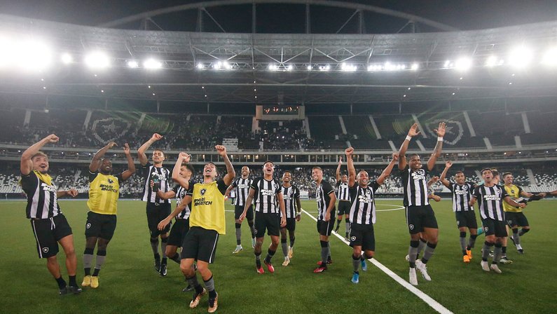 Comentarista: ‘Por toda excelência do trabalho do Luís Castro, entendemos que Botafogo pode beliscar algo esse ano’
