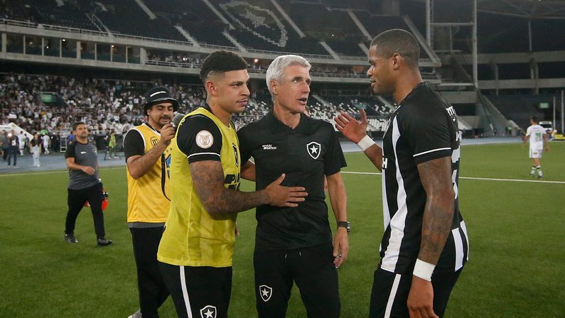 Paulo Nunes: ‘Me chama muita atenção como Luís Castro está trabalhando o Botafogo nas três competições’