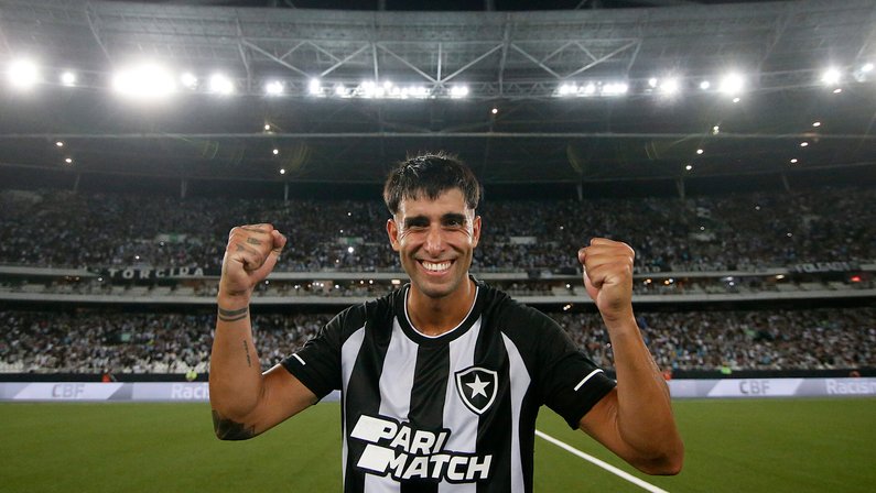 Líder com folga, Botafogo emplaca quatro jogadores na seleção do torcedor da 8ª rodada do Brasileirão