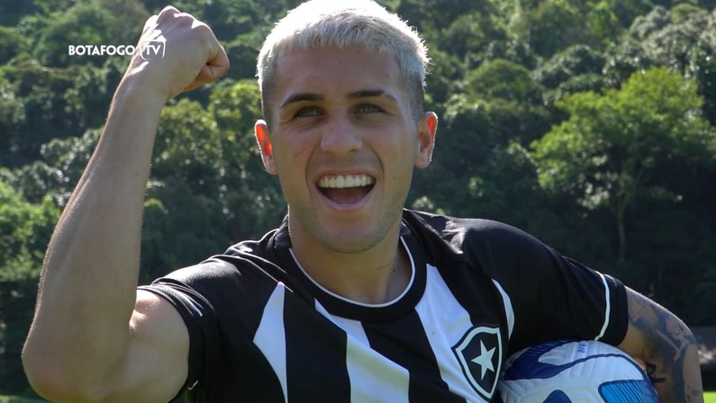 Diego Hernández espera seguir legado de uruguaios no Botafogo e exalta recepção da torcida: ‘Fizeram me sentir muito querido’