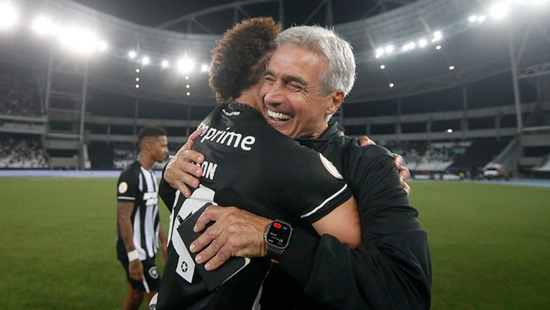 Luís Castro e Adryelson em Botafogo x Fluminense | Campeonato Brasileiro 2023