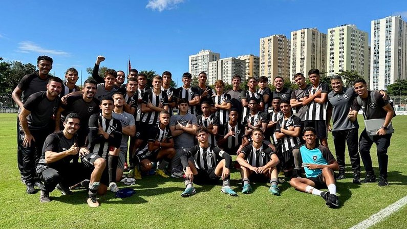 O bicho é certo até na base! Botafogo vence Flamengo dentro da Gávea pela Copa Rio Sub-15