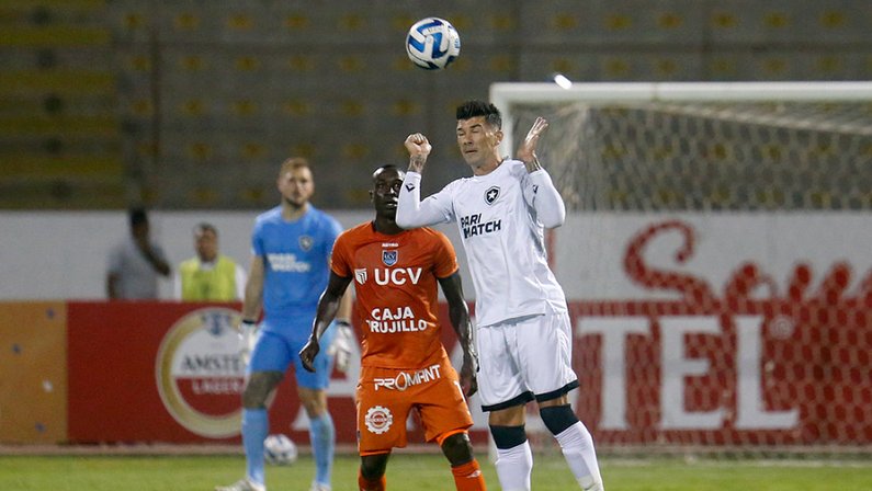 Victor Cuesta em Universidad César Vallejo x Botafogo | Copa Sul-Americana 2023