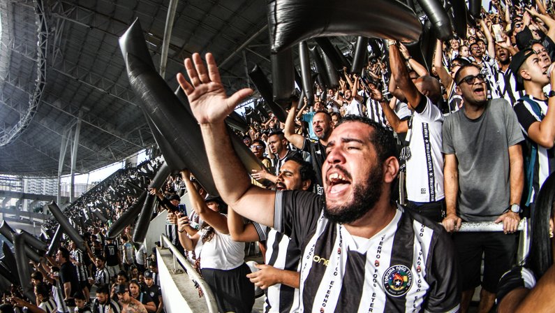Torcida em Botafogo x Vasco no Estádio Nilton Santos pelo Campeonato Brasileiro-2023
